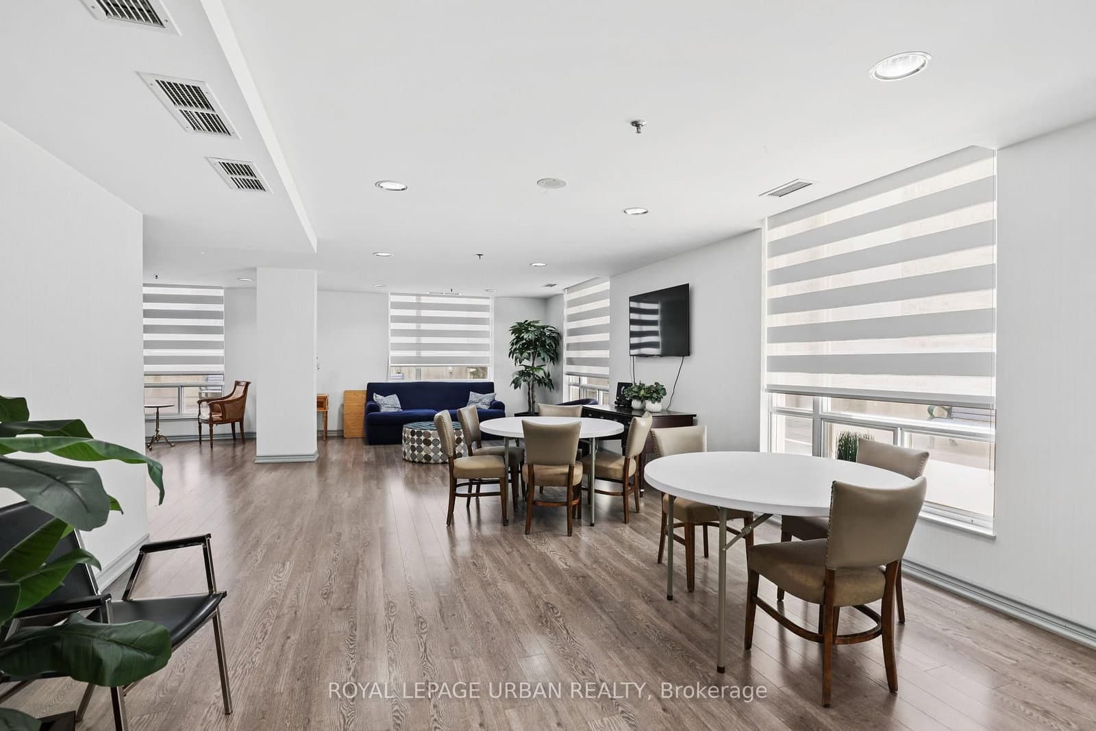43 Eglinton Avenue E, Unit 506 thumbnail 31
