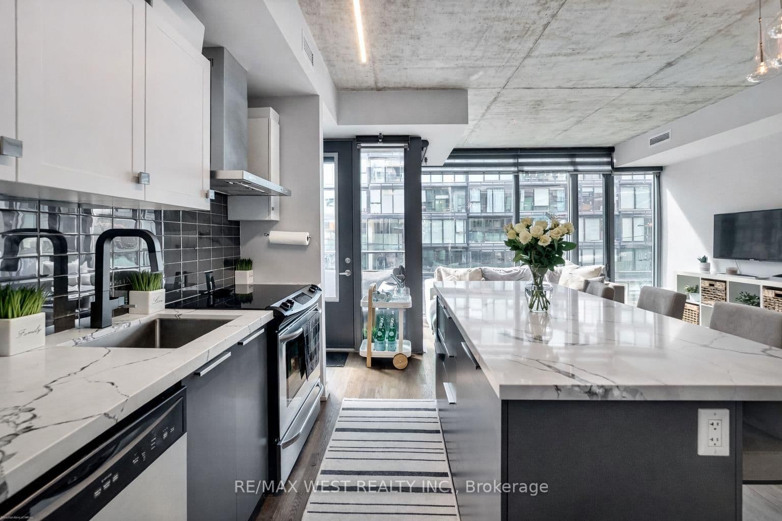 650 King Street W, Unit 310 thumbnail 12