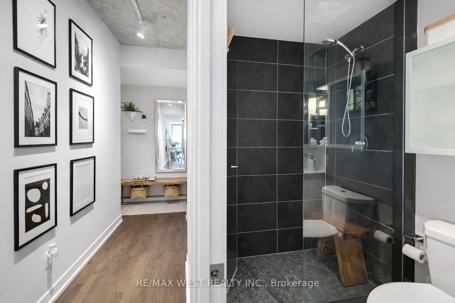 650 King Street W, Unit 310 thumbnail 3