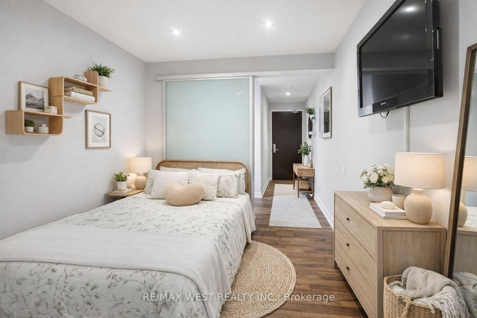 650 King Street W, Unit 310 thumbnail 5
