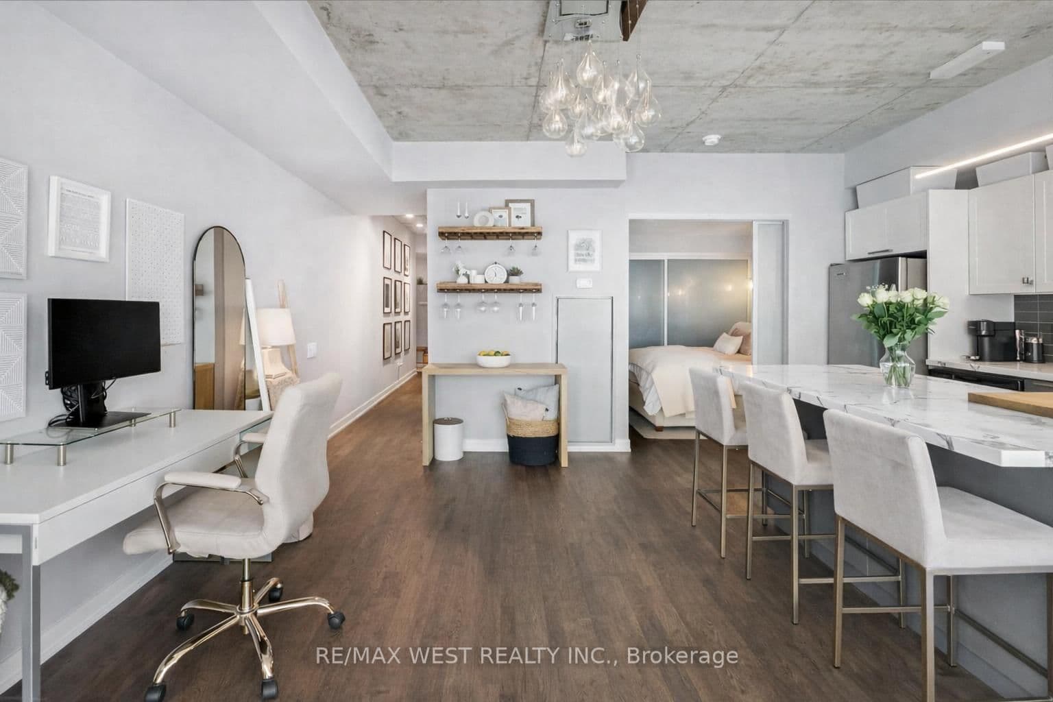 650 King Street W, Unit 310 thumbnail 9