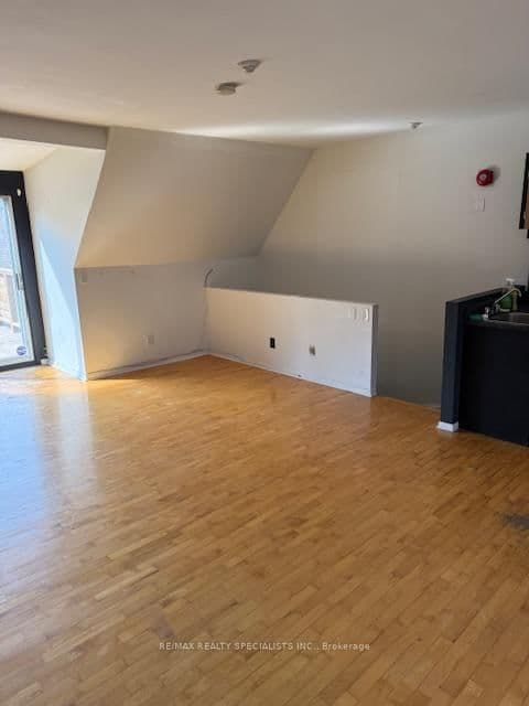 1052 Bathurst Street thumbnail 8