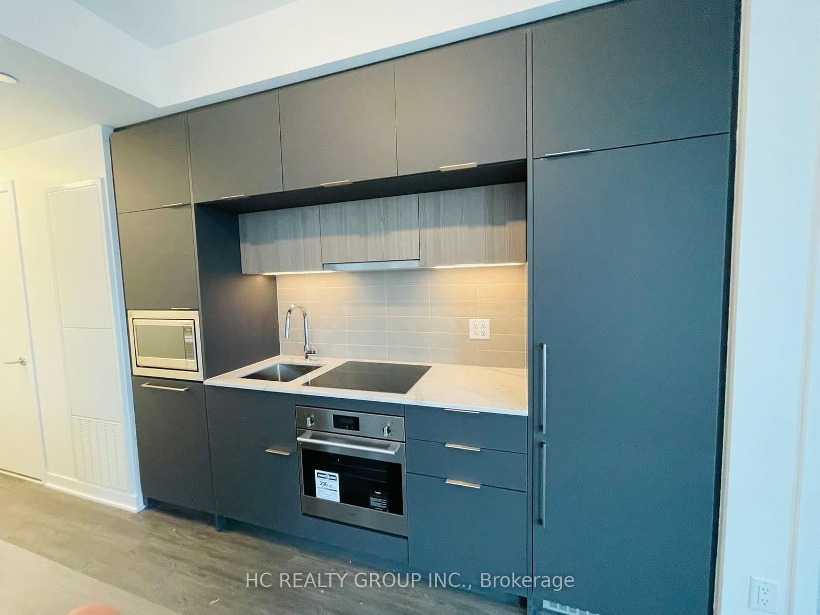 185 Alberta Avenue, Unit 708 thumbnail 2