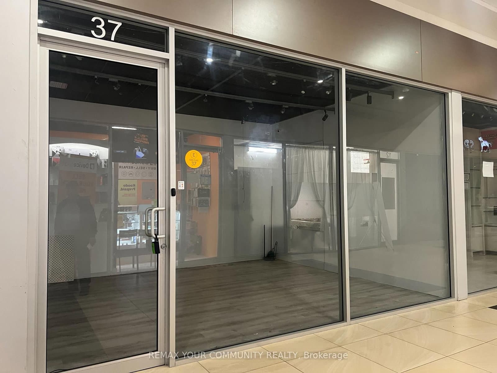 384 Yonge Street, Unit 37 thumbnail 8
