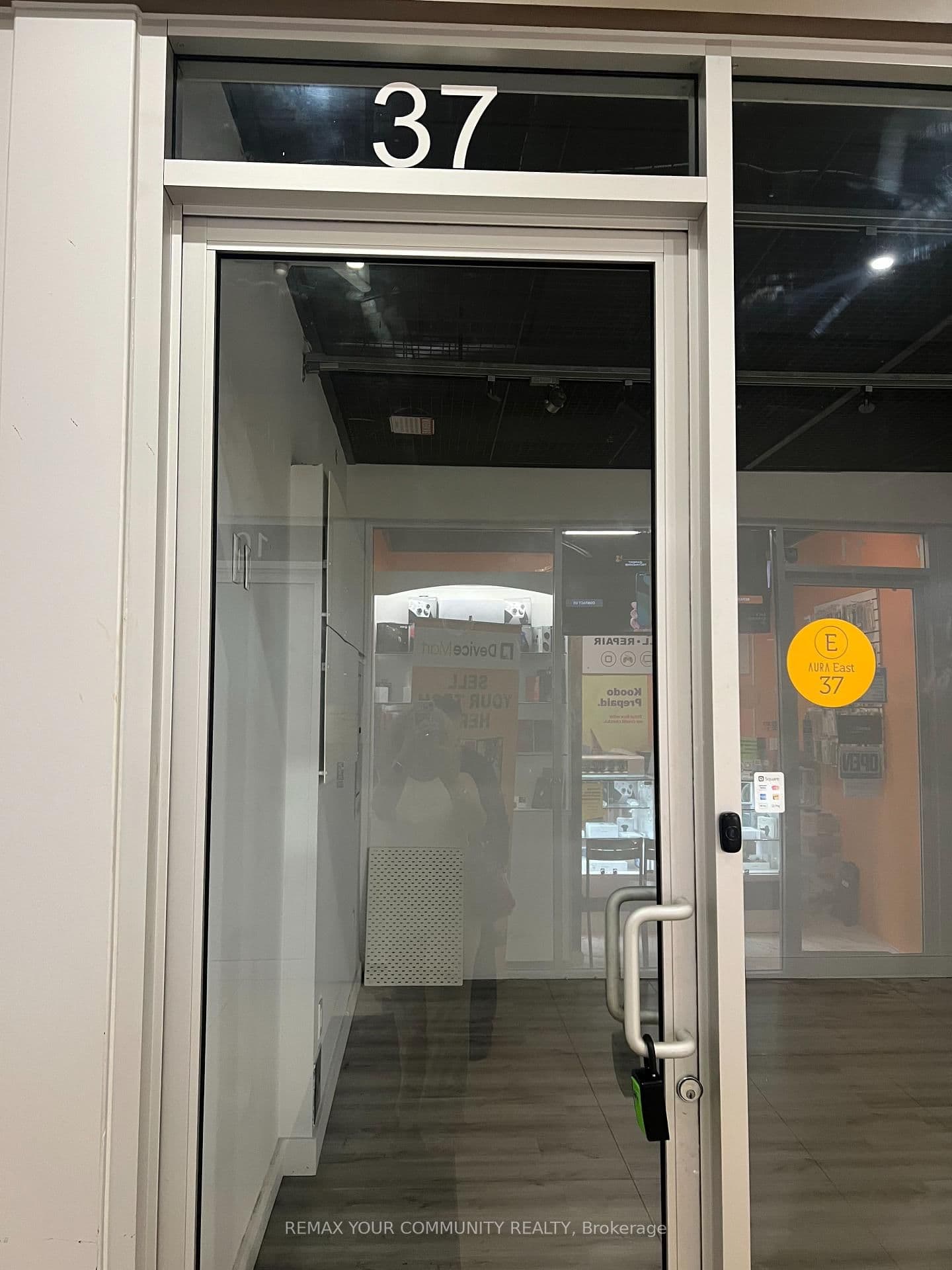 384 Yonge Street, Unit 37 thumbnail 9