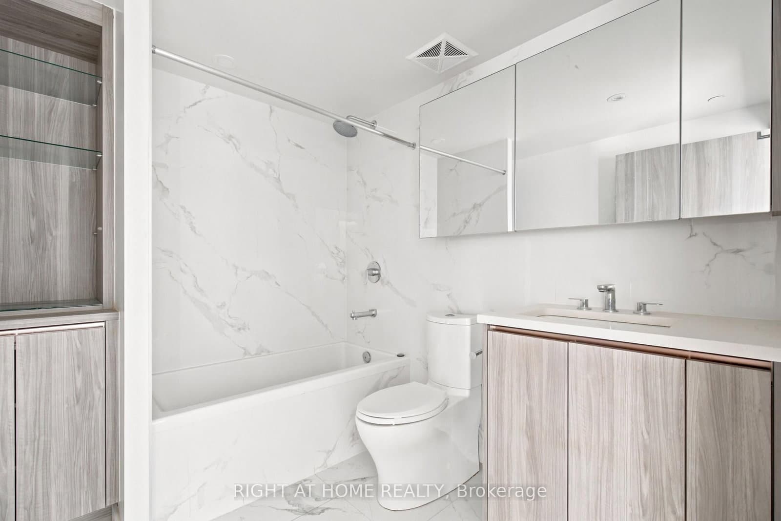 25 McMahon Drive, Unit 2107 thumbnail 13