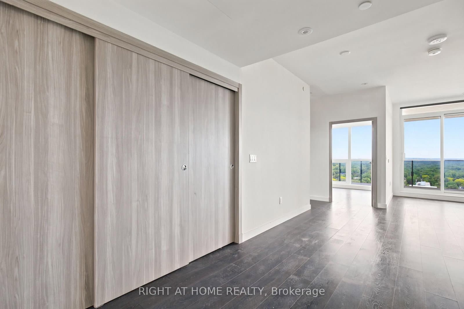 25 McMahon Drive, Unit 2107 thumbnail 6
