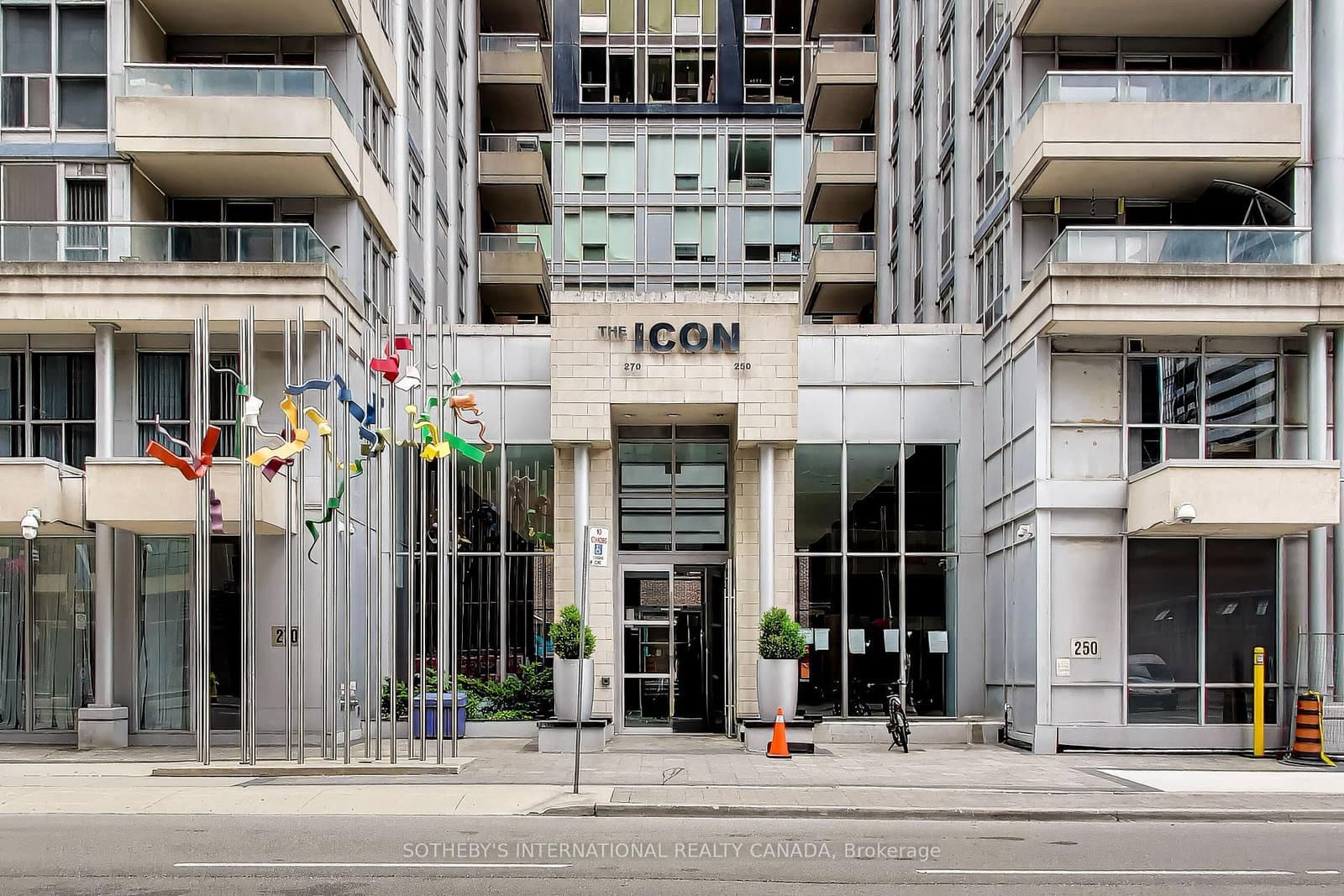 270 Wellington Street W, Unit 1005 thumbnail 3