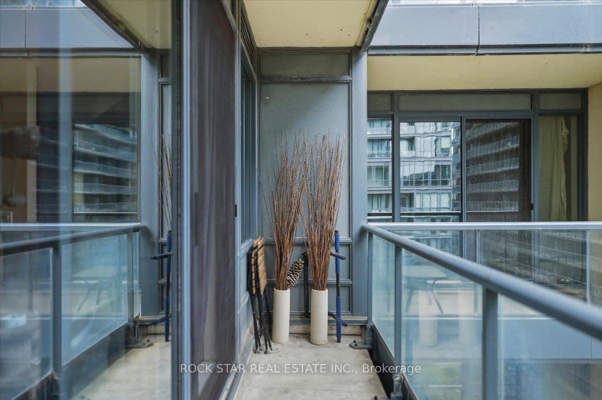 438 King Street W, Unit 720 thumbnail 10