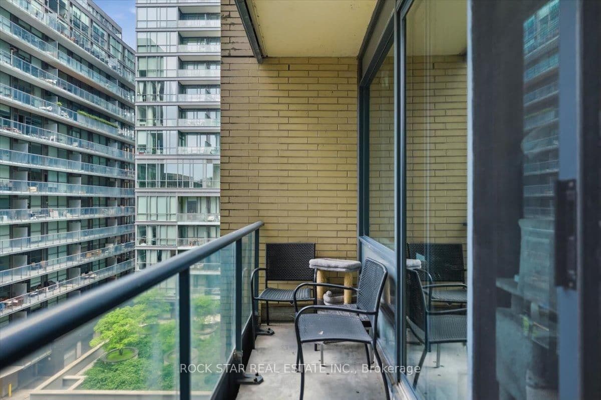 438 King Street W, Unit 720 thumbnail 11