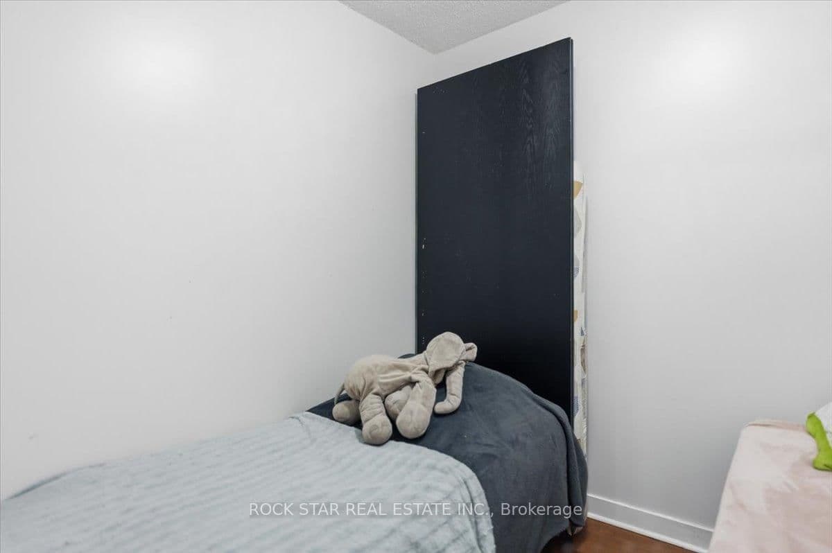 438 King Street W, Unit 720 thumbnail 16