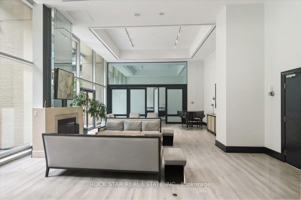 438 King Street W, Unit 720 thumbnail 19