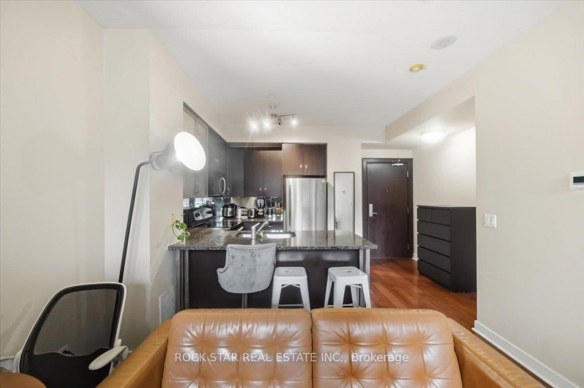 438 King Street W, Unit 720 thumbnail 9