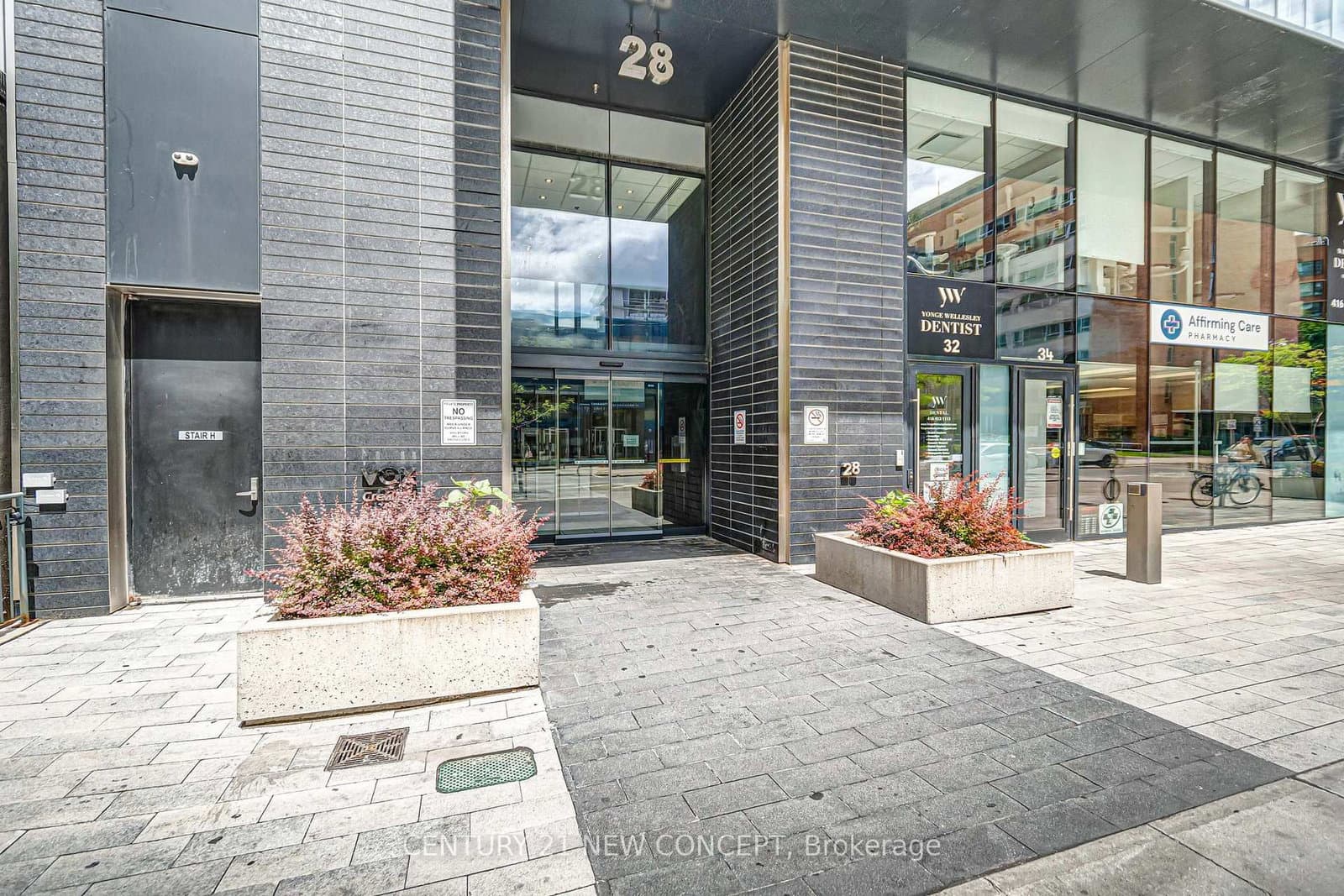 28 Wellesley Street E, Unit 1902 thumbnail 2
