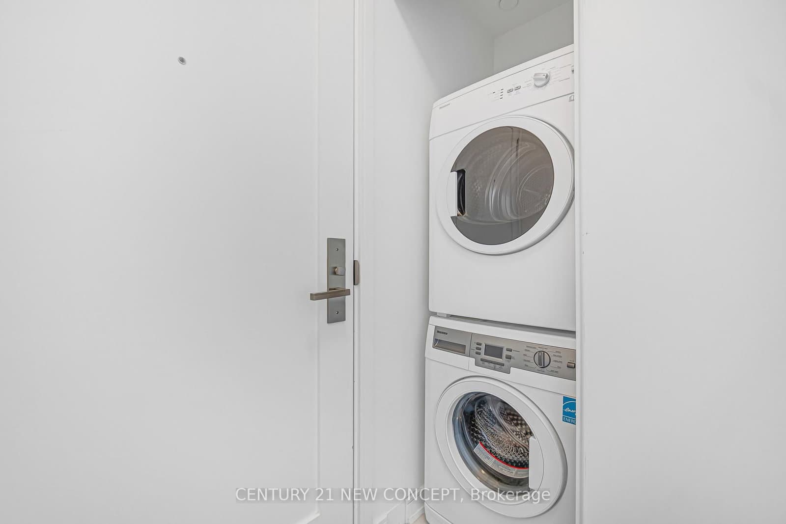 28 Wellesley Street E, Unit 1902 thumbnail 8