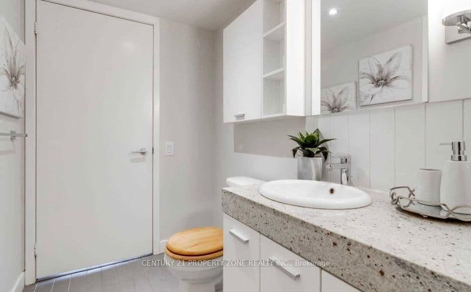33 Singer Court, Unit 303 thumbnail 10