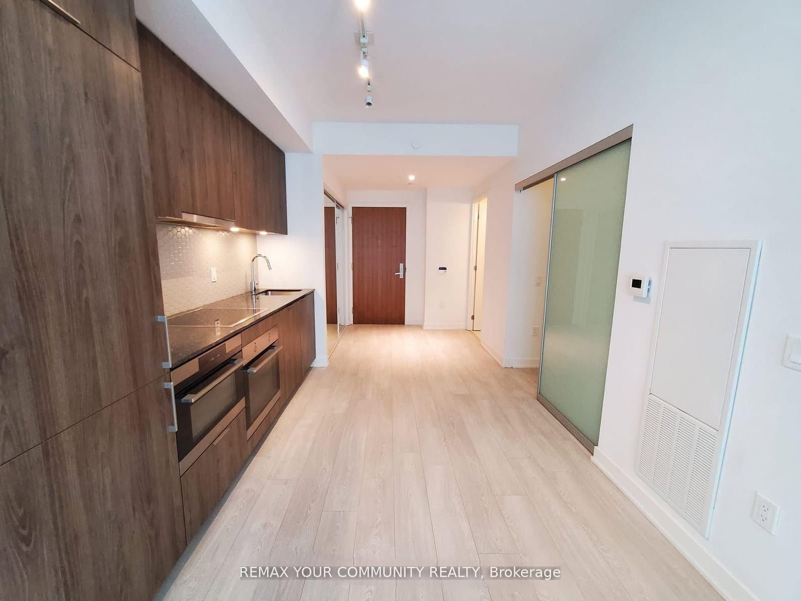 15 Queens Quay E, Unit 408 thumbnail 2
