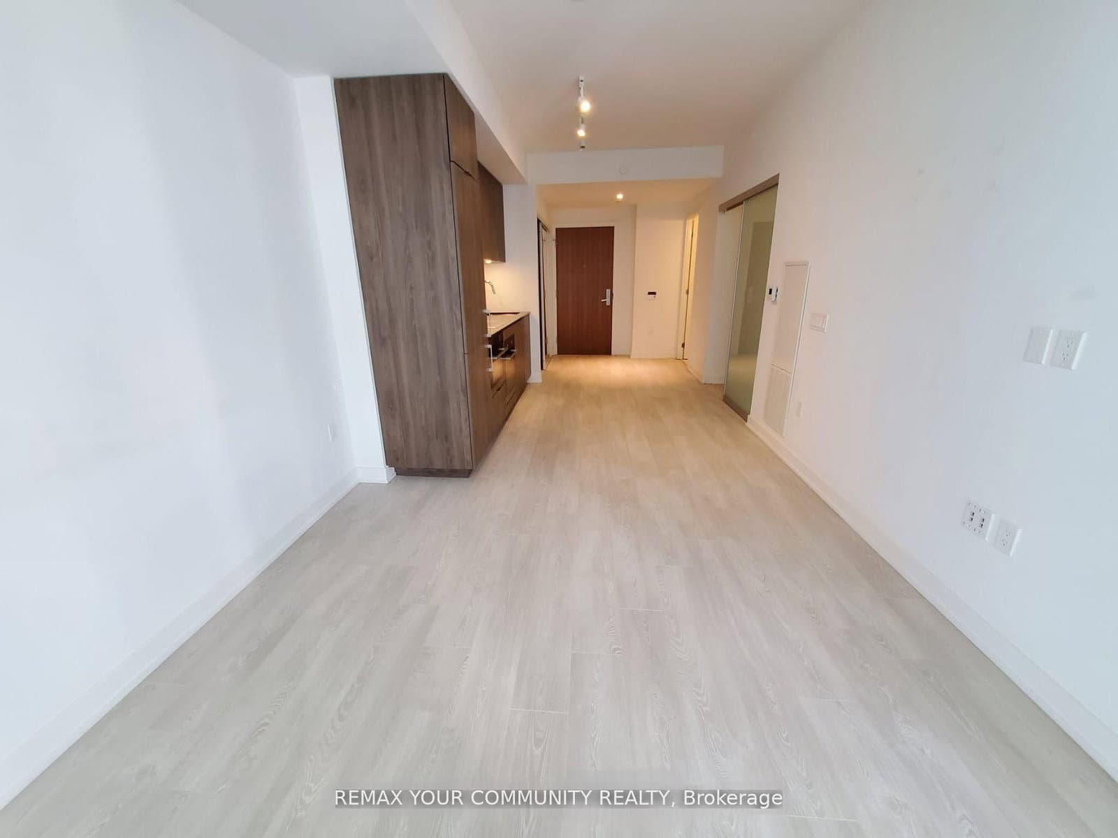 15 Queens Quay E, Unit 408 thumbnail 4