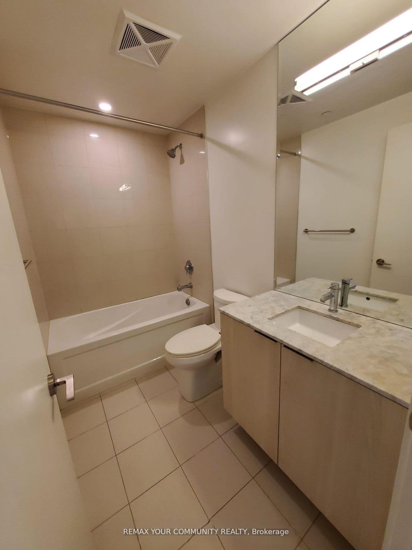 15 Queens Quay E, Unit 408 thumbnail 5