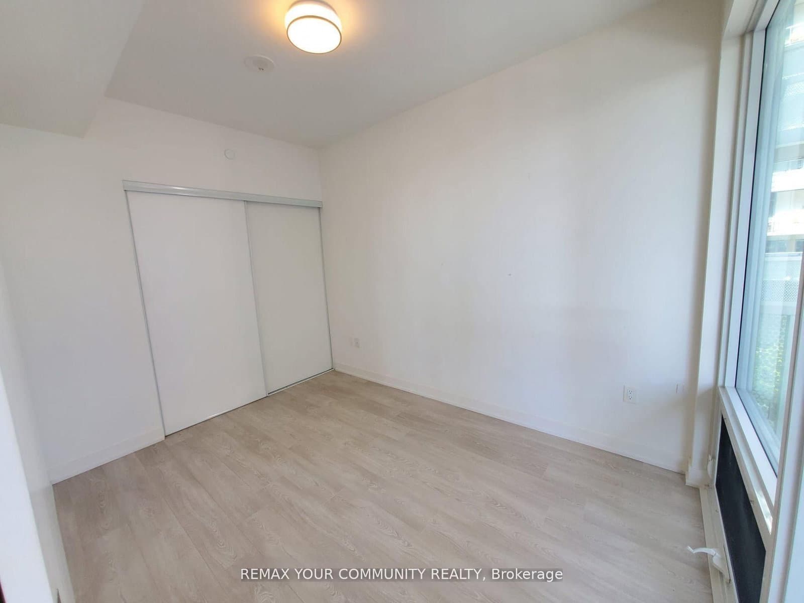 15 Queens Quay E, Unit 408 thumbnail 8