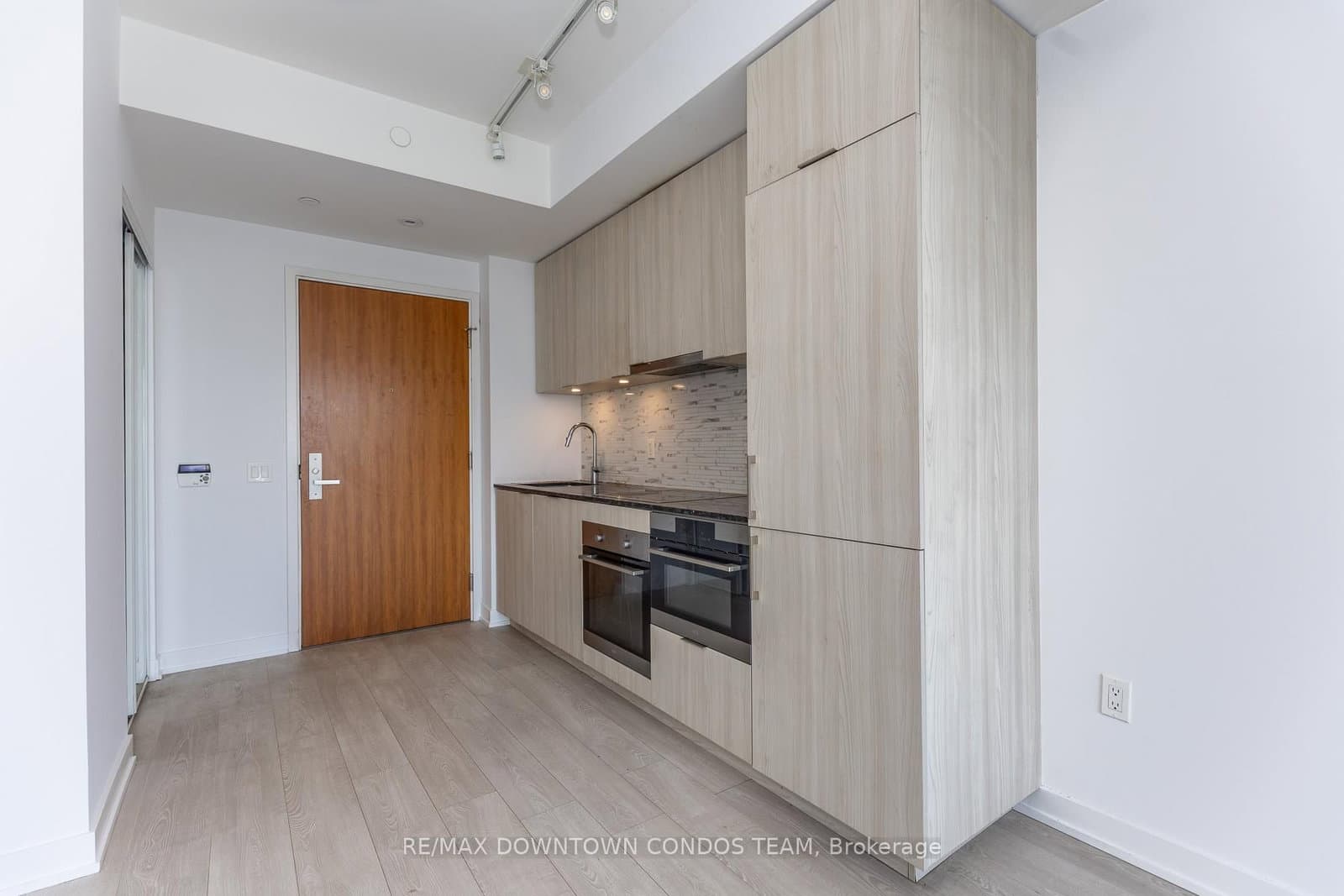 15 Queens Quay E, Unit 1410 thumbnail 10