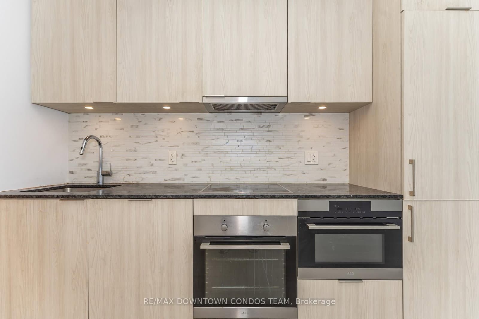 15 Queens Quay E, Unit 1410 thumbnail 11