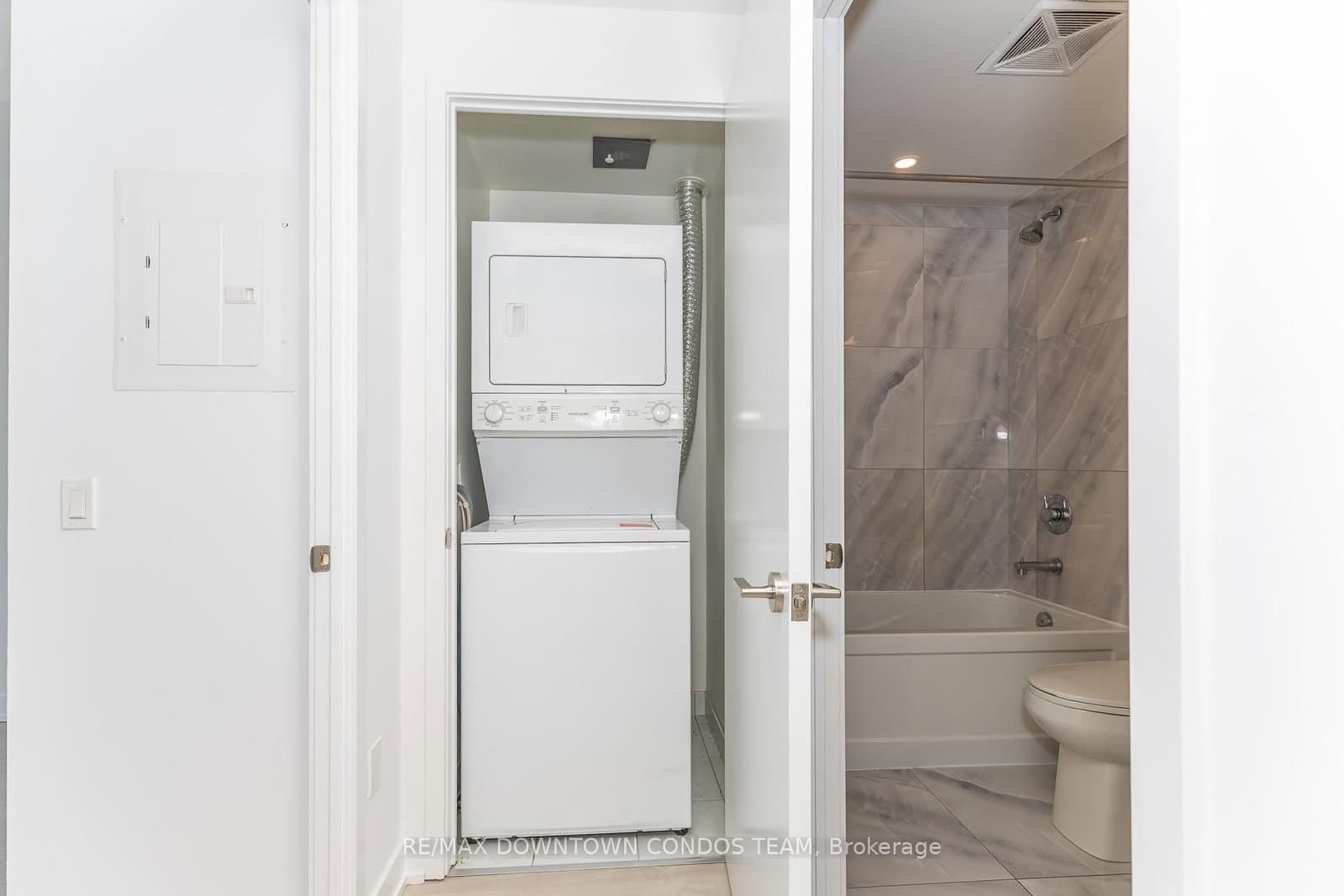 15 Queens Quay E, Unit 1410 thumbnail 14