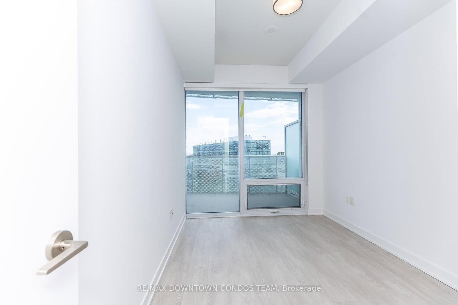 15 Queens Quay E, Unit 1410 thumbnail 16