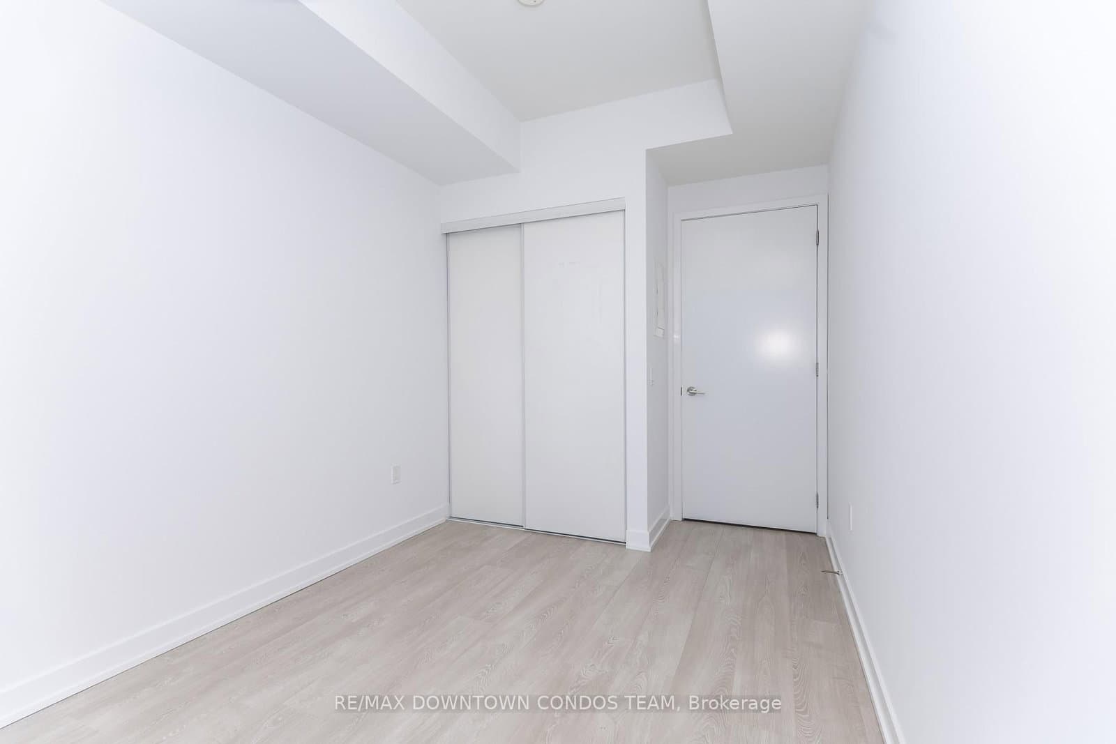 15 Queens Quay E, Unit 1410 thumbnail 17
