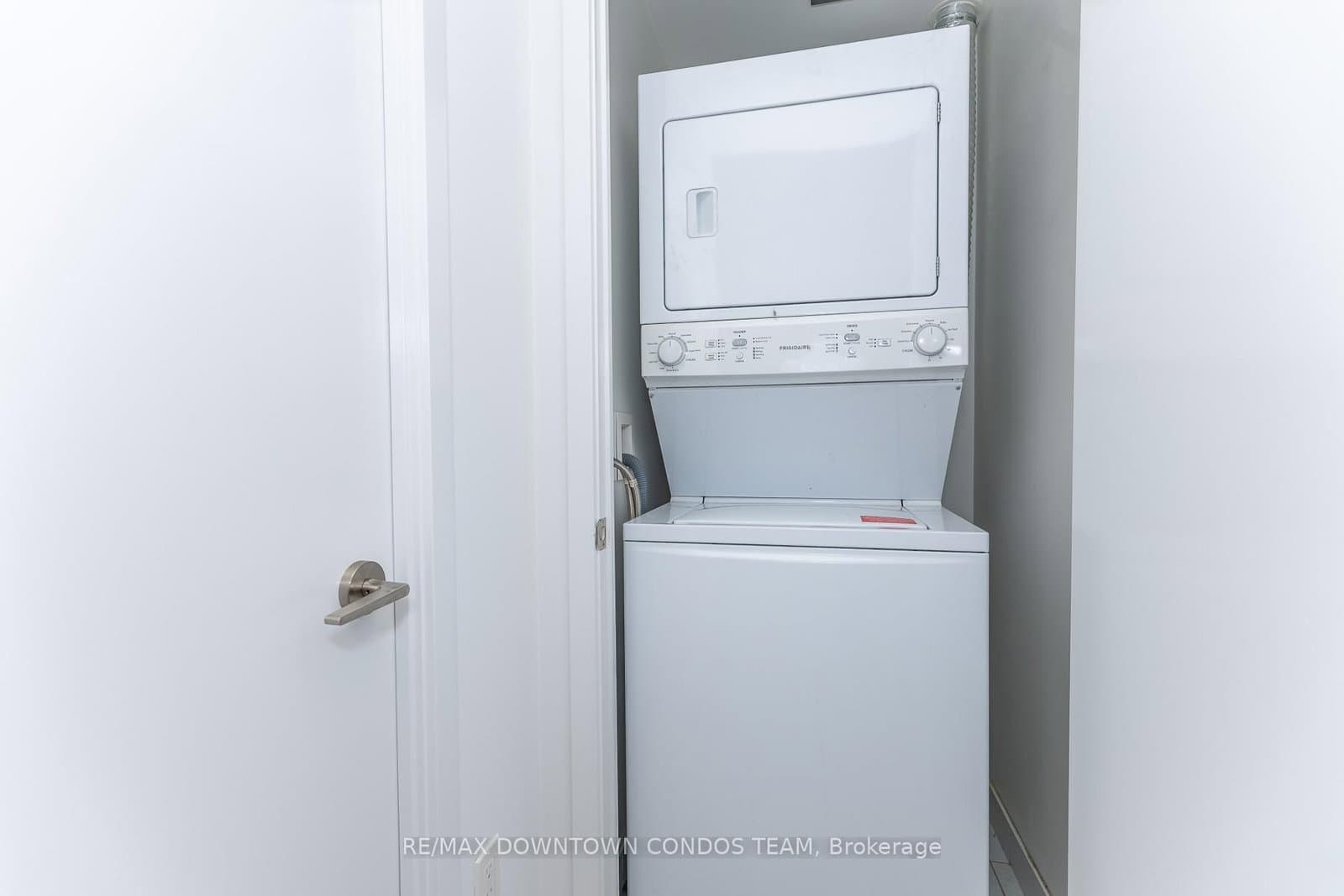 15 Queens Quay E, Unit 1410 thumbnail 18