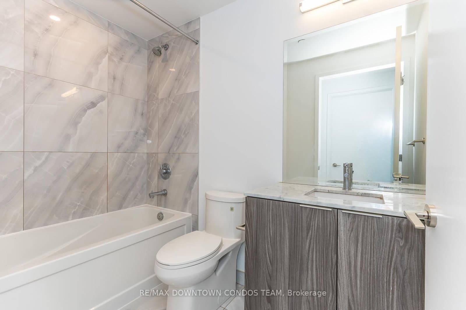 15 Queens Quay E, Unit 1410 thumbnail 19