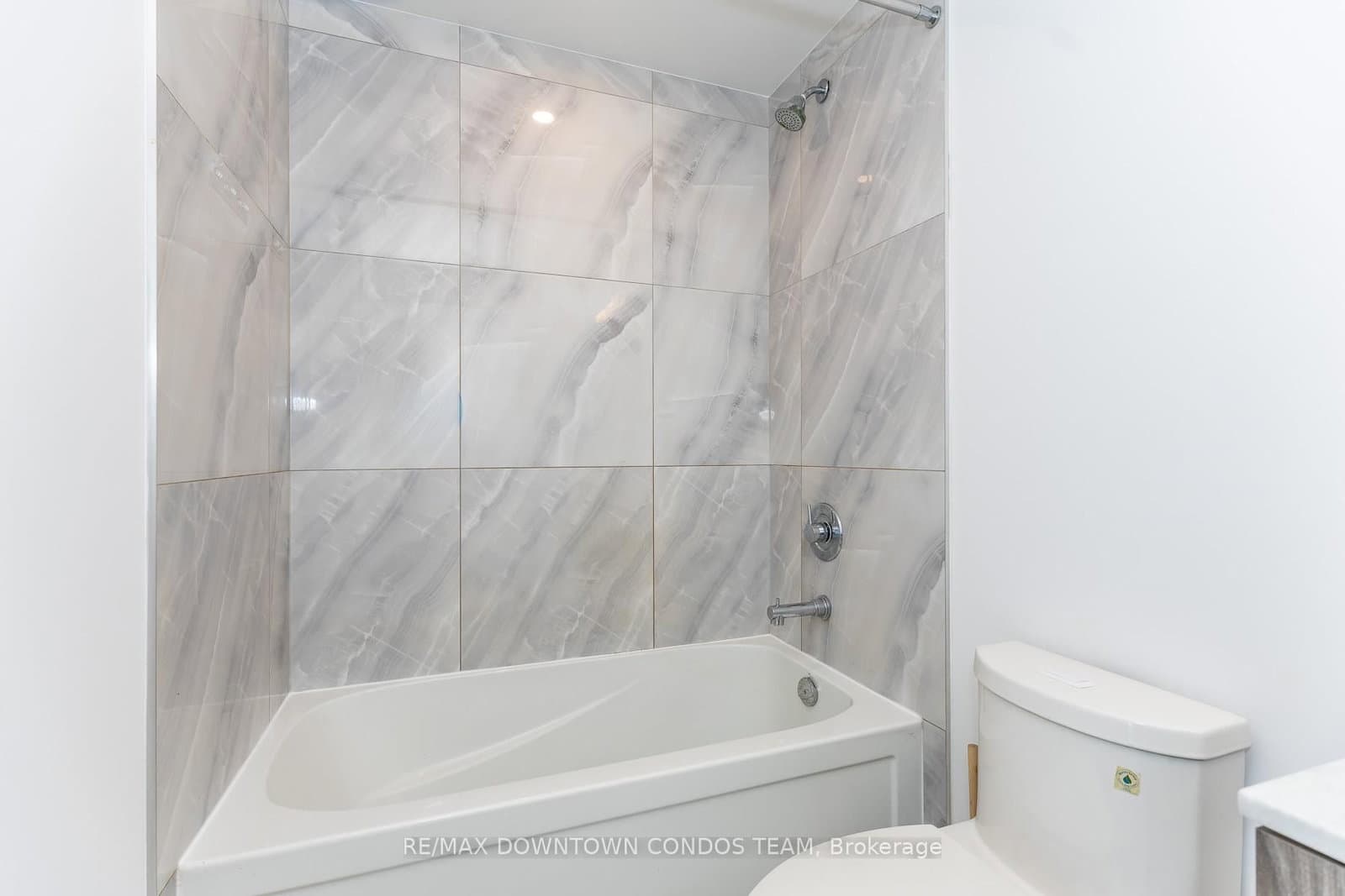 15 Queens Quay E, Unit 1410 thumbnail 20