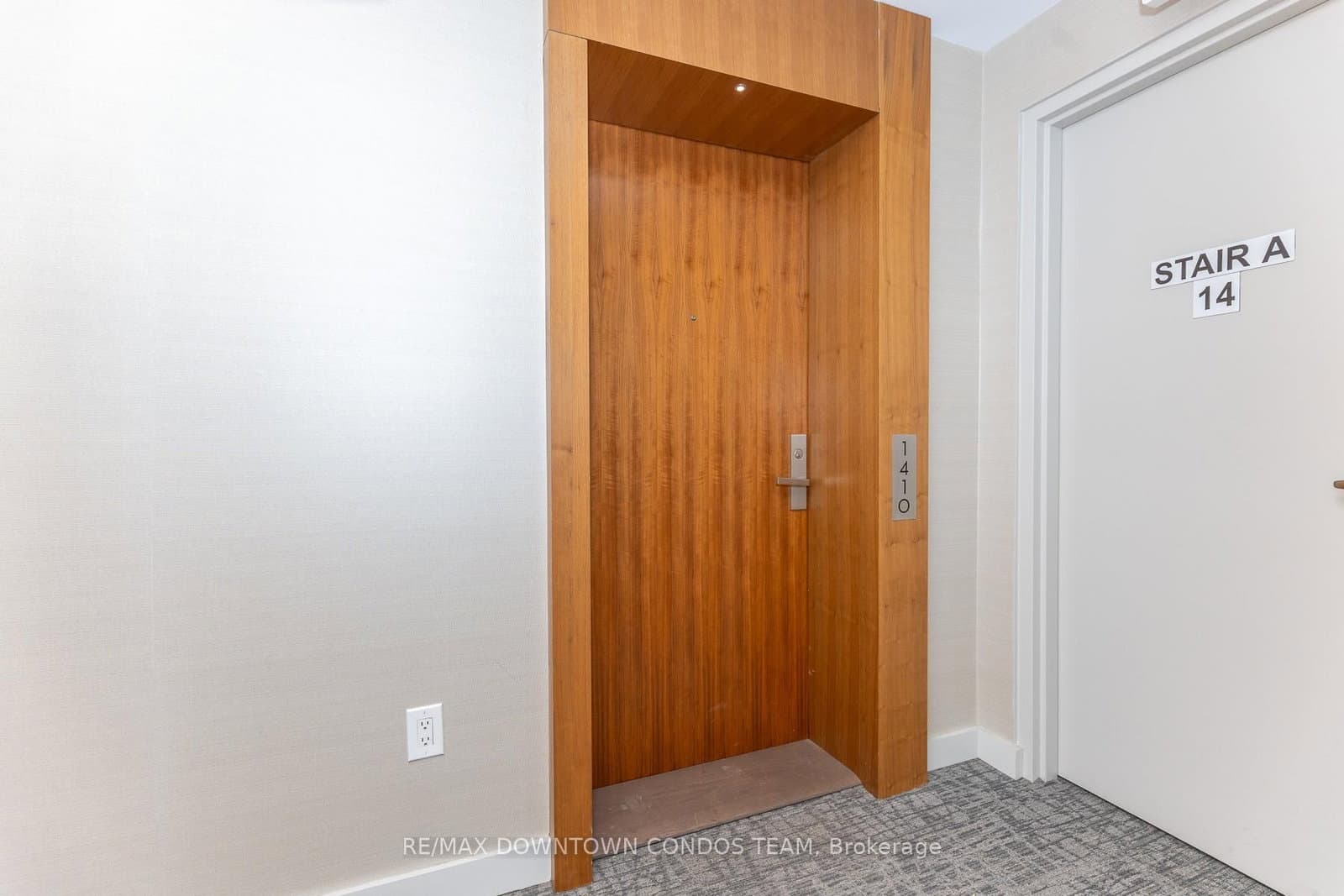 15 Queens Quay E, Unit 1410 thumbnail 3
