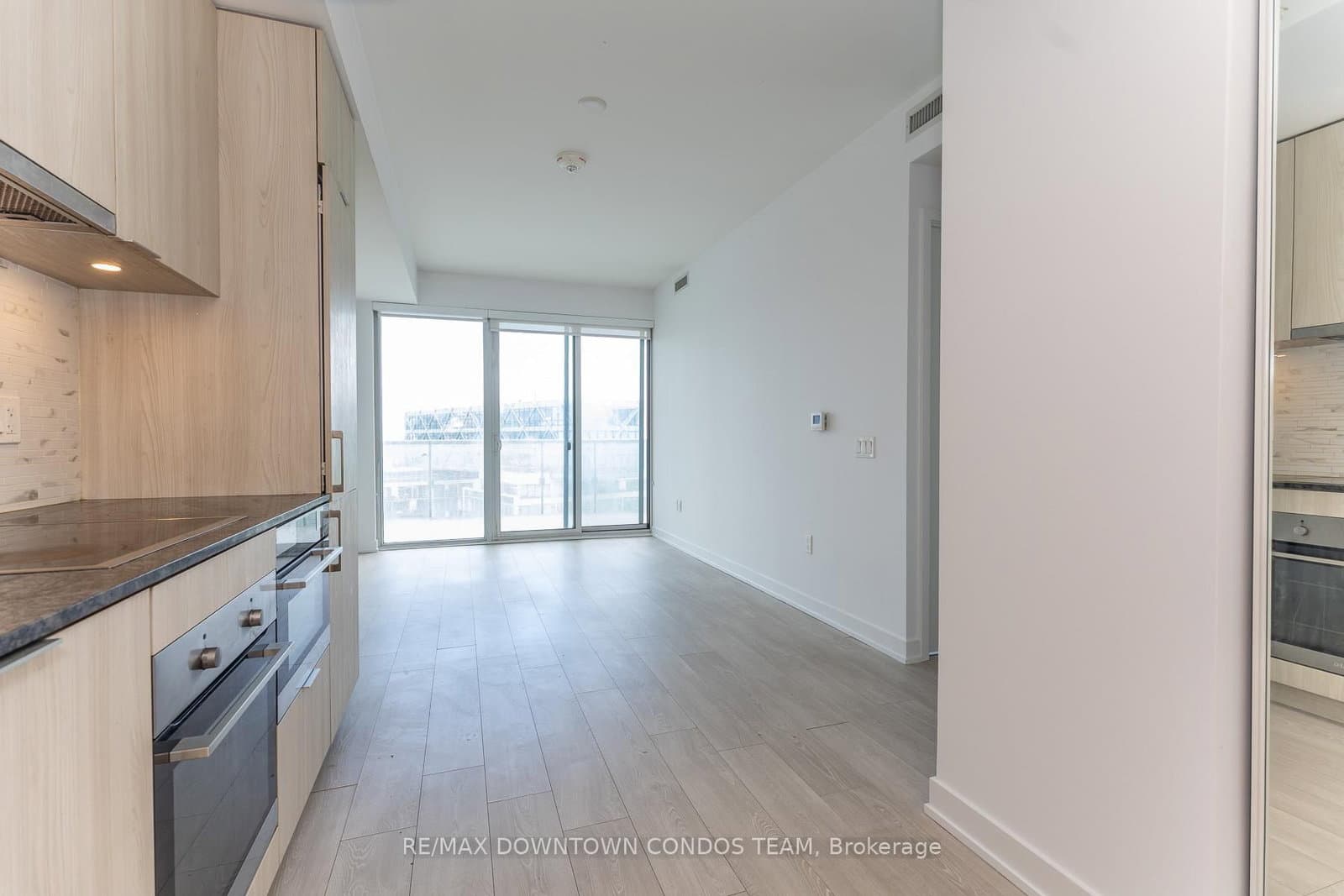 15 Queens Quay E, Unit 1410 thumbnail 6