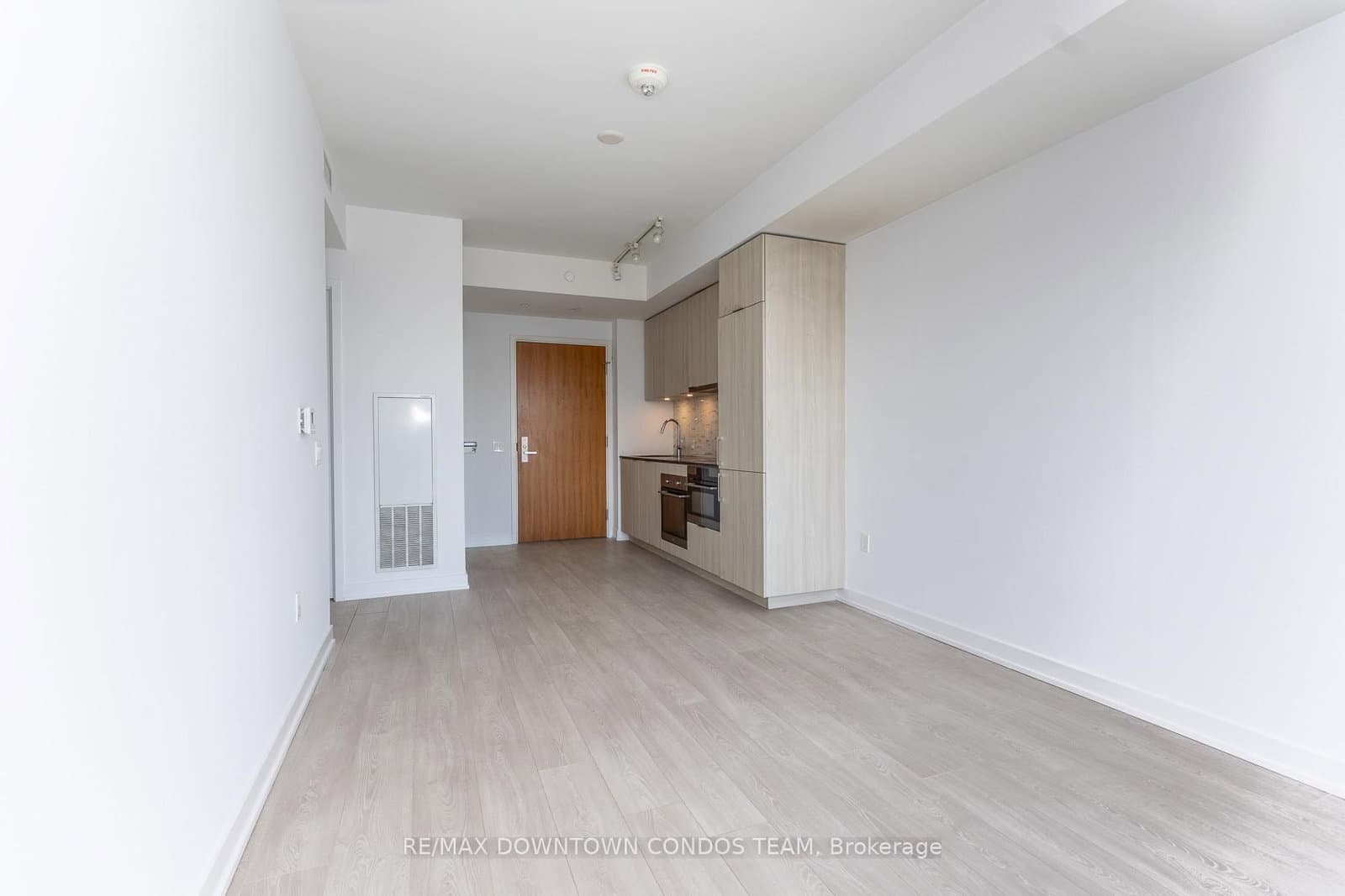 15 Queens Quay E, Unit 1410 thumbnail 8
