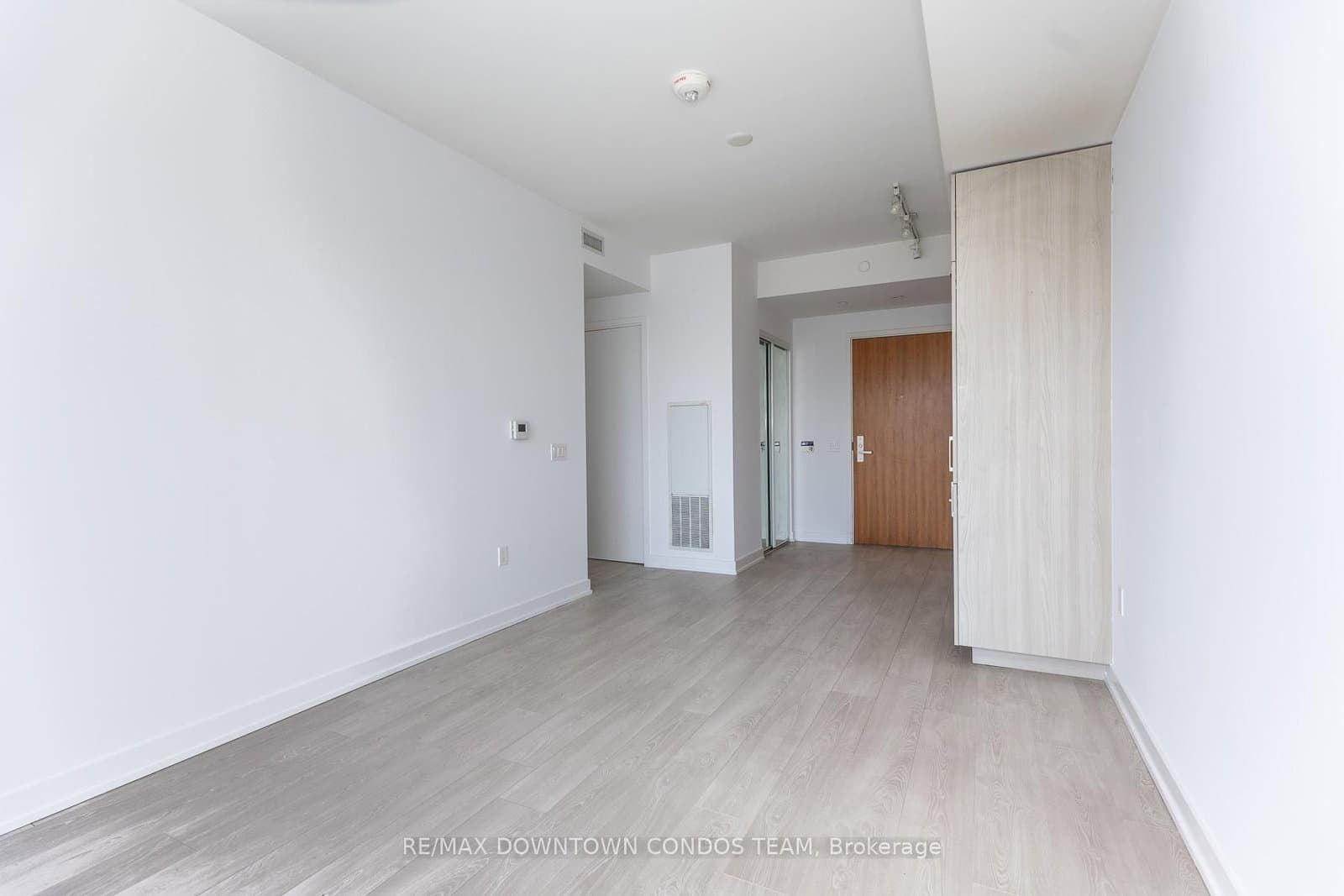 15 Queens Quay E, Unit 1410 thumbnail 9