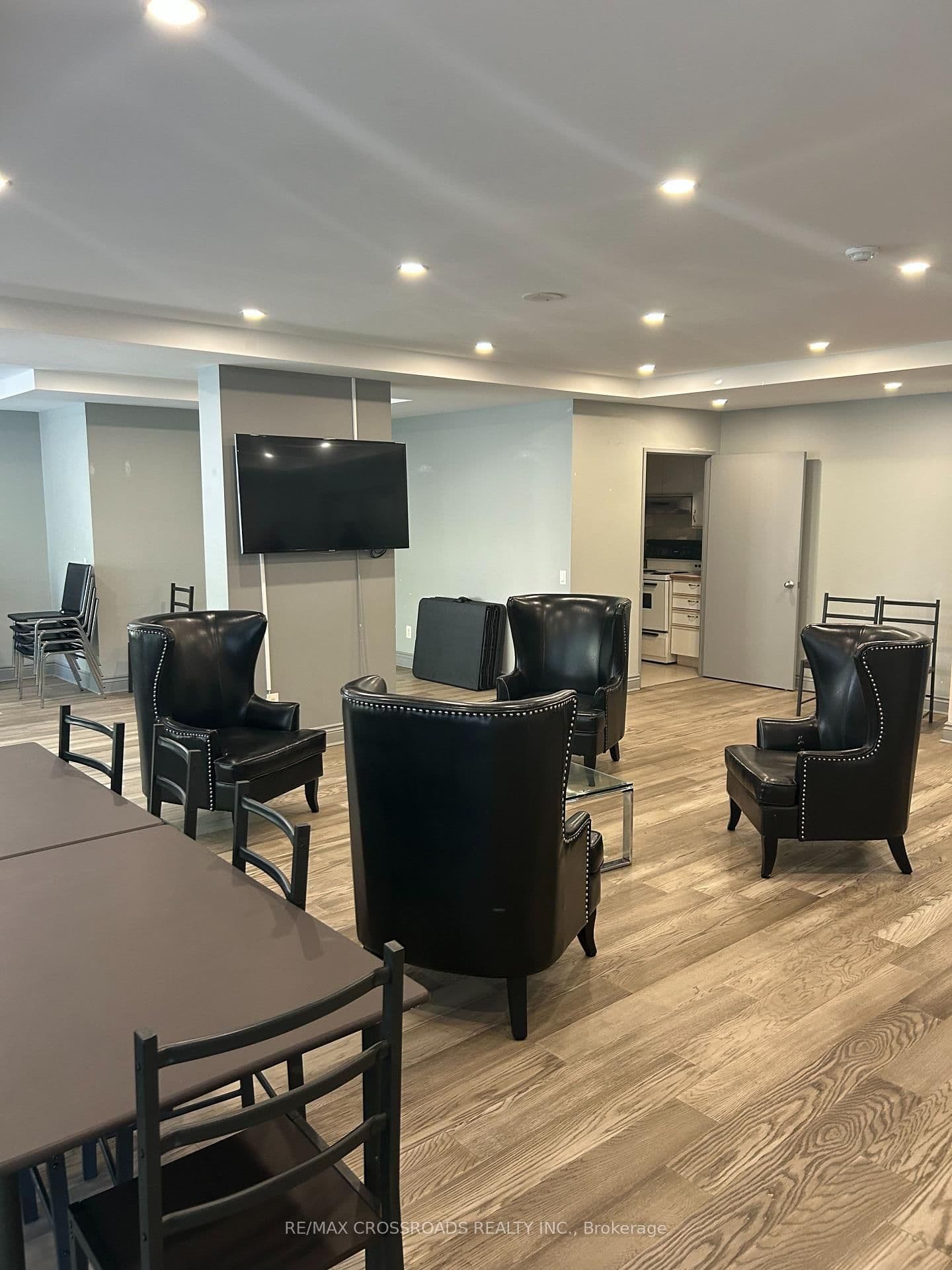 91 Townsgate Drive, Unit 1012 thumbnail 11
