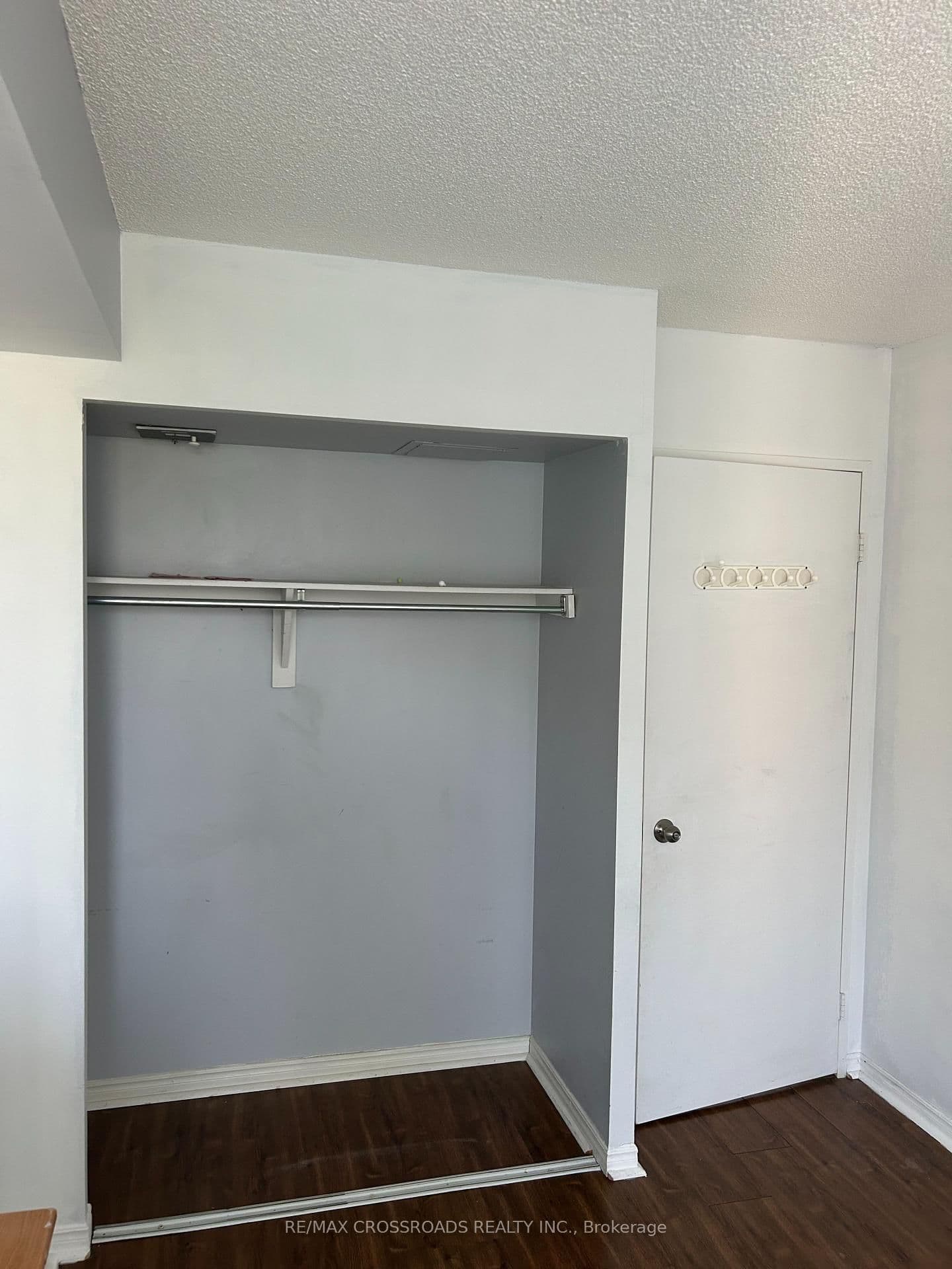 91 Townsgate Drive, Unit 1012 thumbnail 2