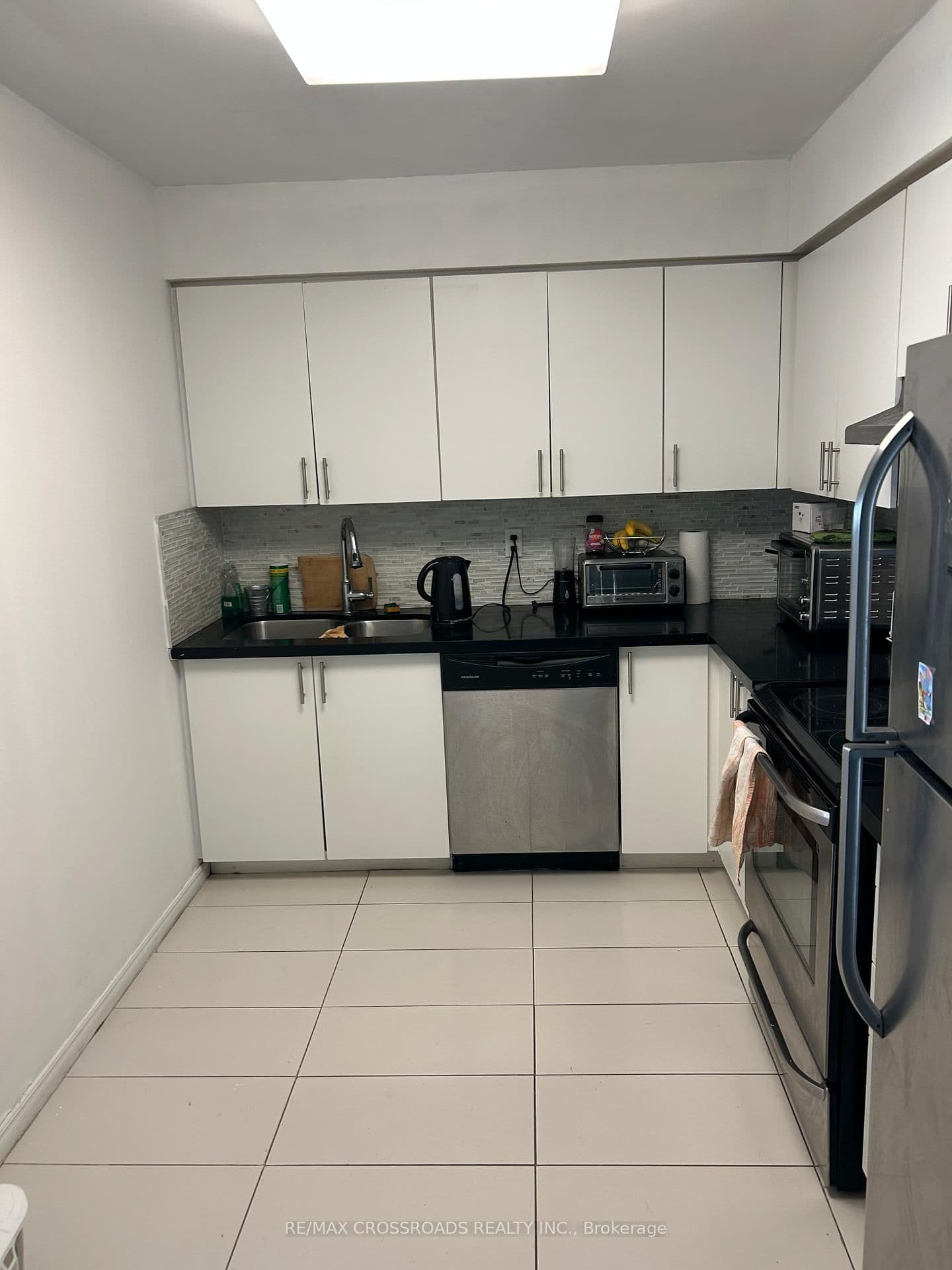 91 Townsgate Drive, Unit 1012 thumbnail 8