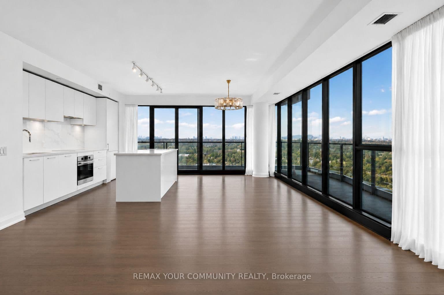 33 Frederick Todd Way, Unit 1305 thumbnail 4