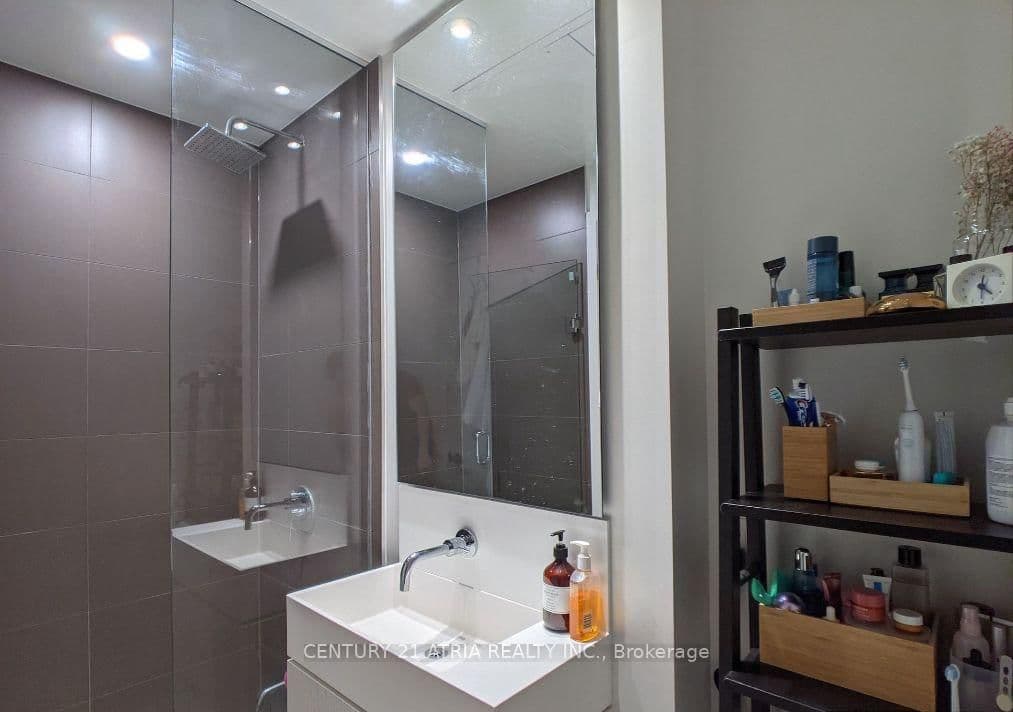 8 Hillsdale Avenue E, Unit 1135 thumbnail 4