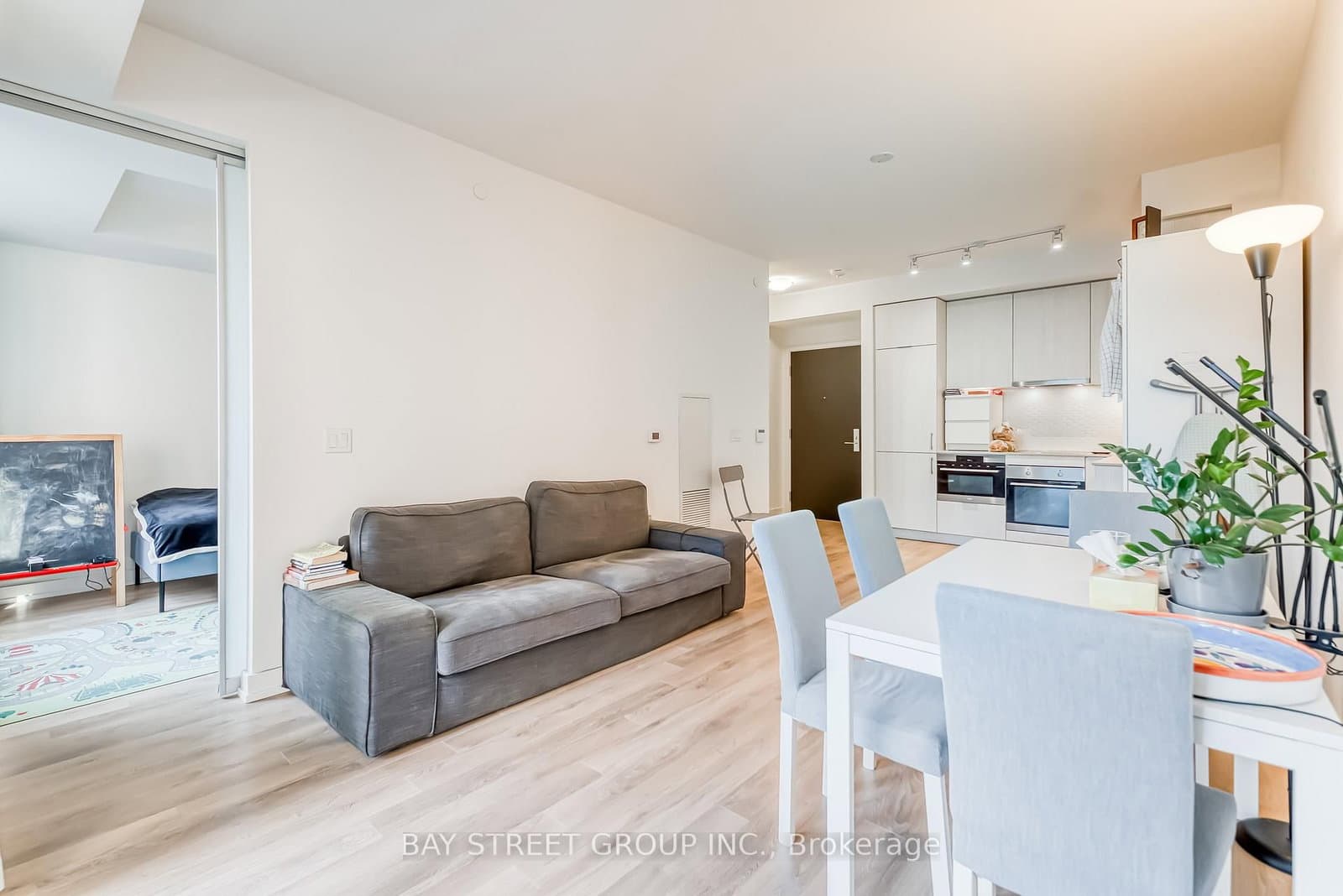 158 FRONT Street E, Unit 210 thumbnail 11