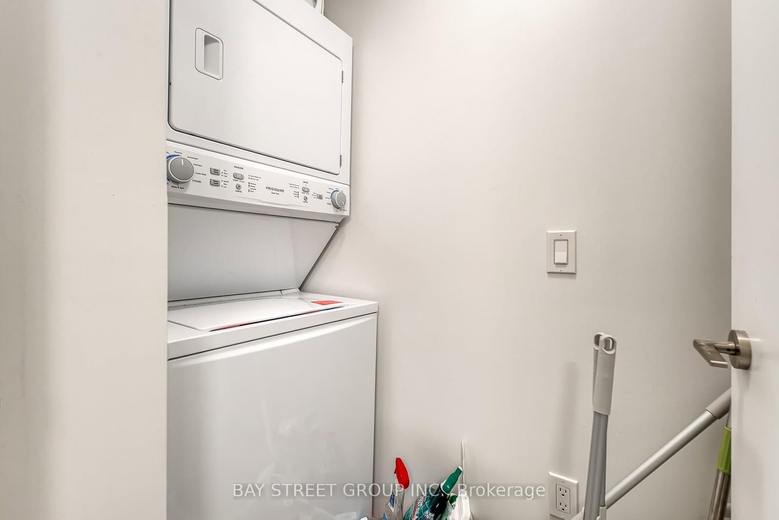158 FRONT Street E, Unit 210 thumbnail 23