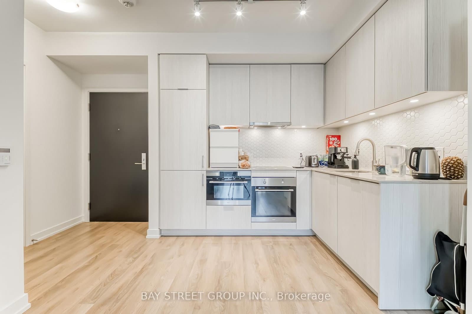 158 FRONT Street E, Unit 210 thumbnail 3