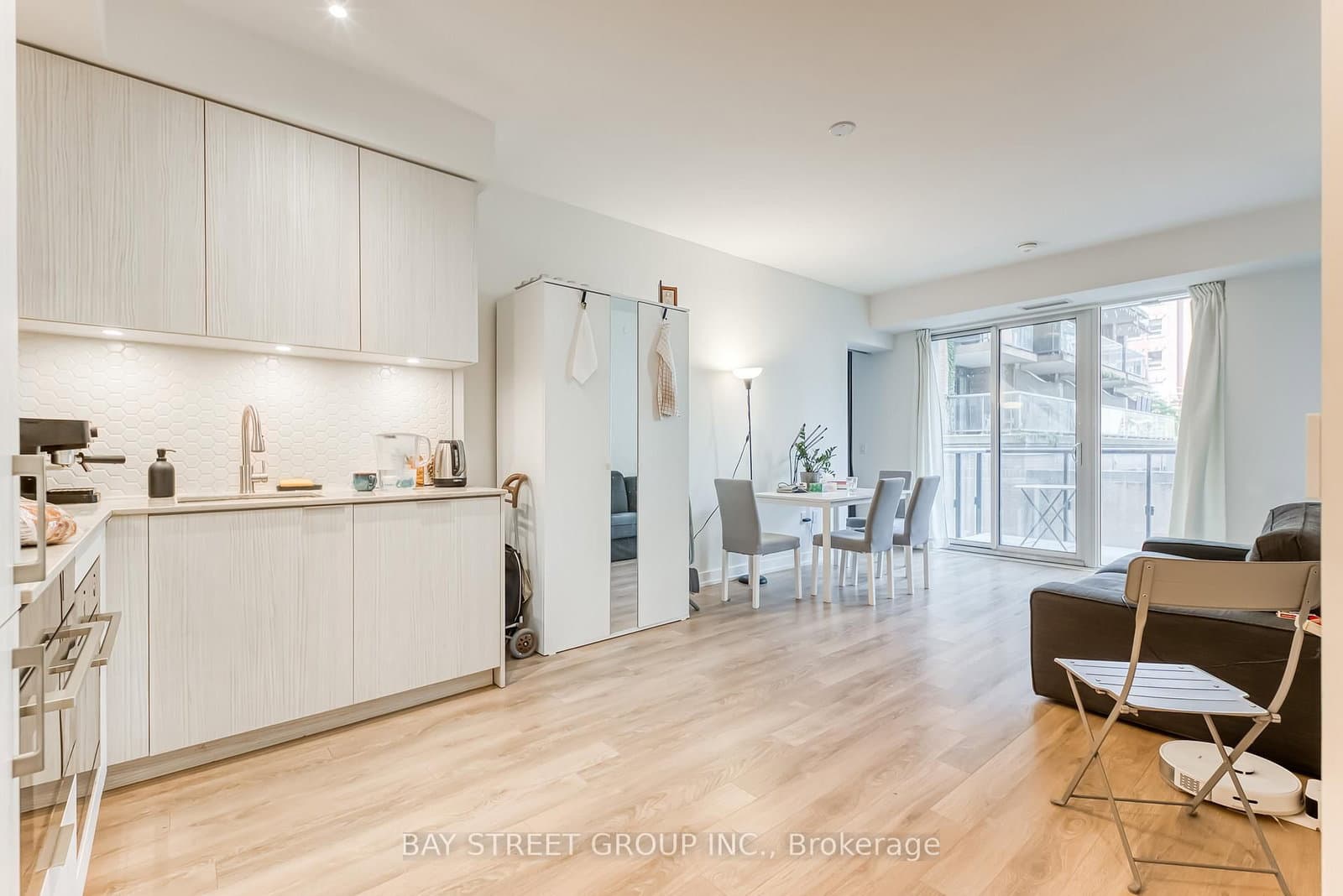 158 FRONT Street E, Unit 210 thumbnail 5