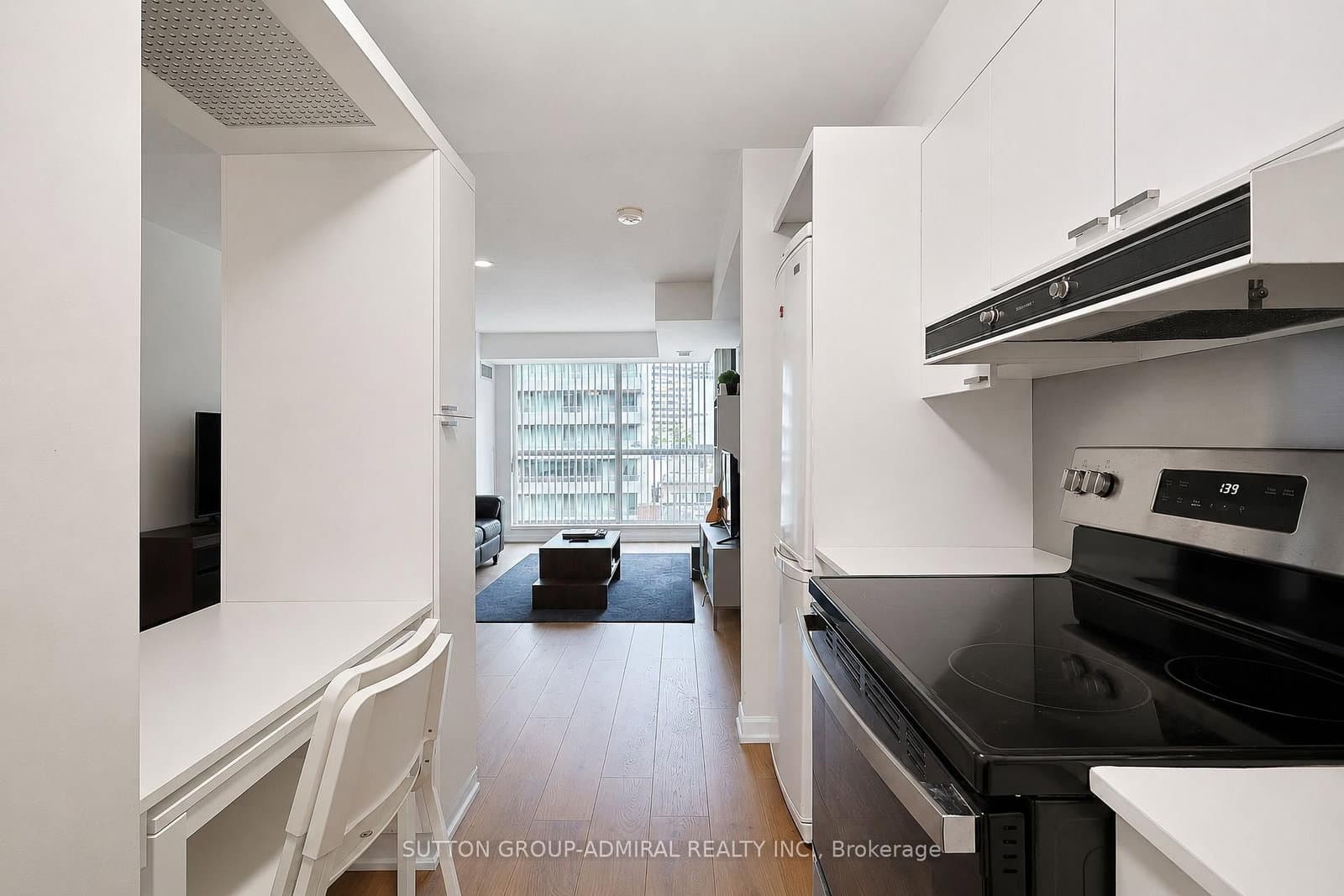 111 Elizabeth Street, Unit 905 thumbnail 13
