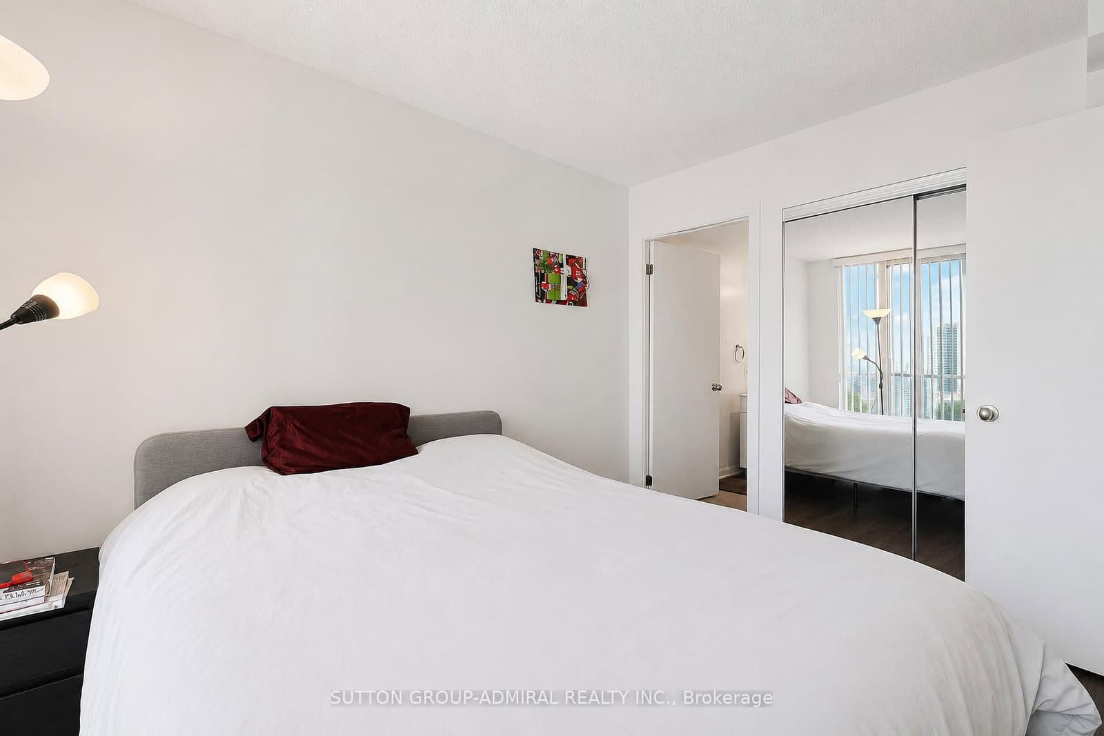 111 Elizabeth Street, Unit 905 thumbnail 16