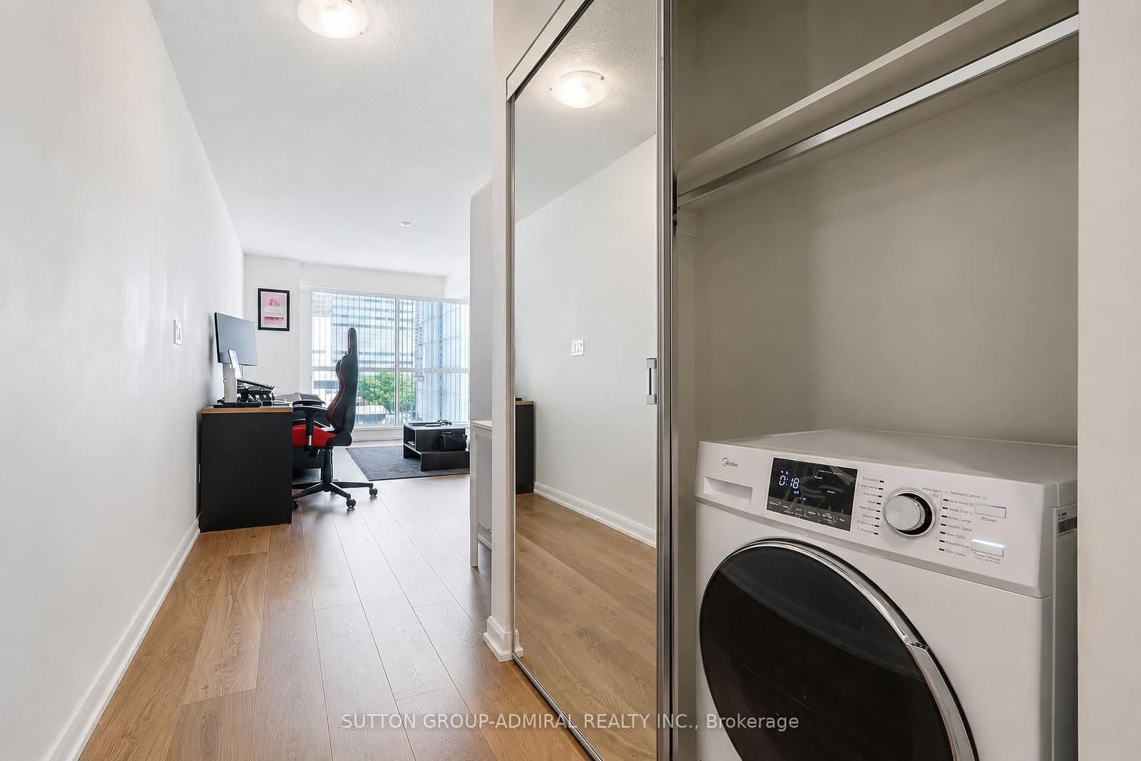 111 Elizabeth Street, Unit 905 thumbnail 5