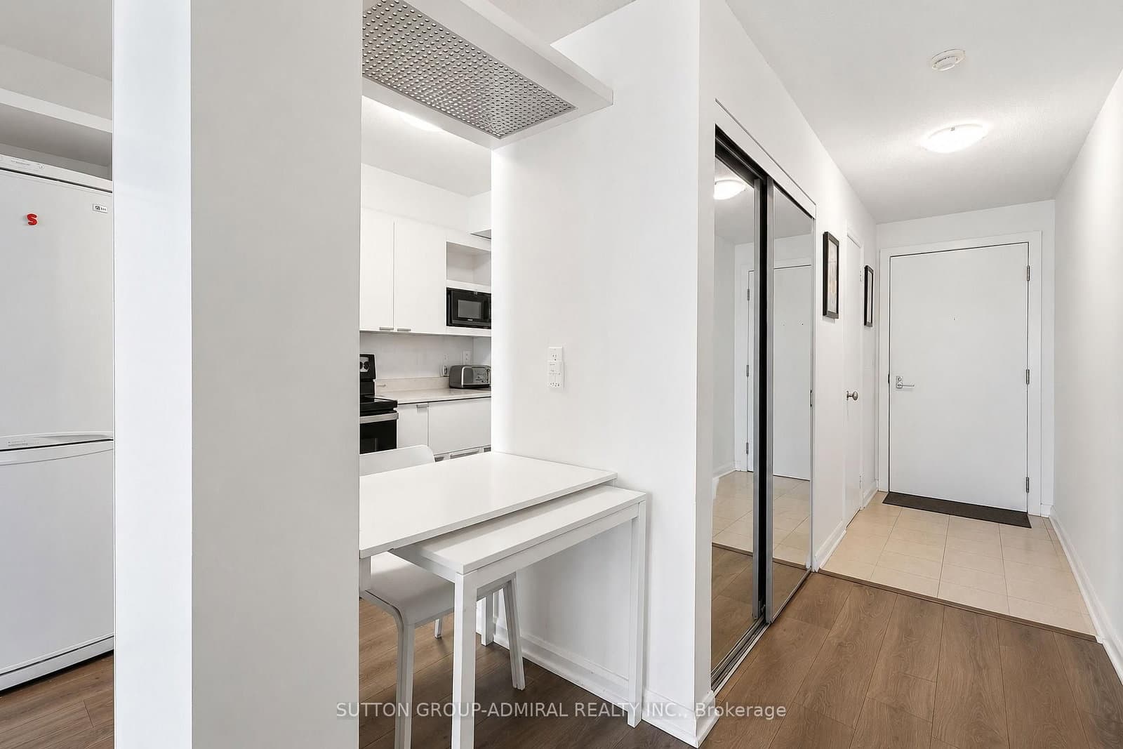 111 Elizabeth Street, Unit 905 thumbnail 7