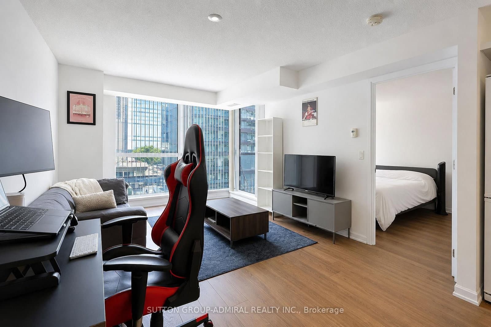 111 Elizabeth Street, Unit 905 thumbnail 8